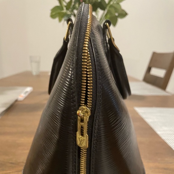 Louis Vitton Alma bag for sale, AUTHENTIC
Great condition - Picture 2 of 3